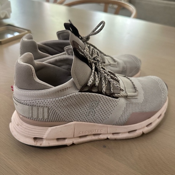 On Running Sneakers - Picture 7 of 10